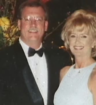 Donna McDaniel con su actual esposo Gary McCune